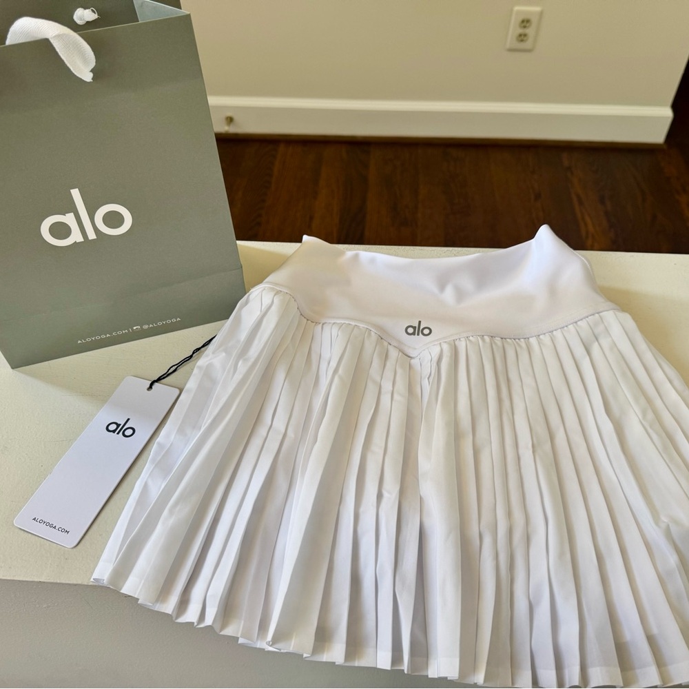 ALO Yoga Women's White Pleated Skirt - Brand New - Can’t return after 30 days